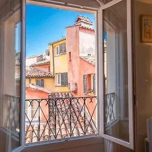 Spacious And Bright Flat Close To The : Heart Of Old France